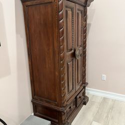 5 Shelf Wood Dresser