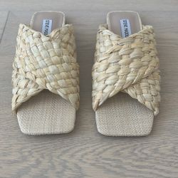 Steve Madden rattan flat sandal - Size 7.5