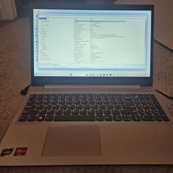Lenovo Ideapad 3  Ryzen 5 3500U 8GB RAM 256GB Nvme SSD