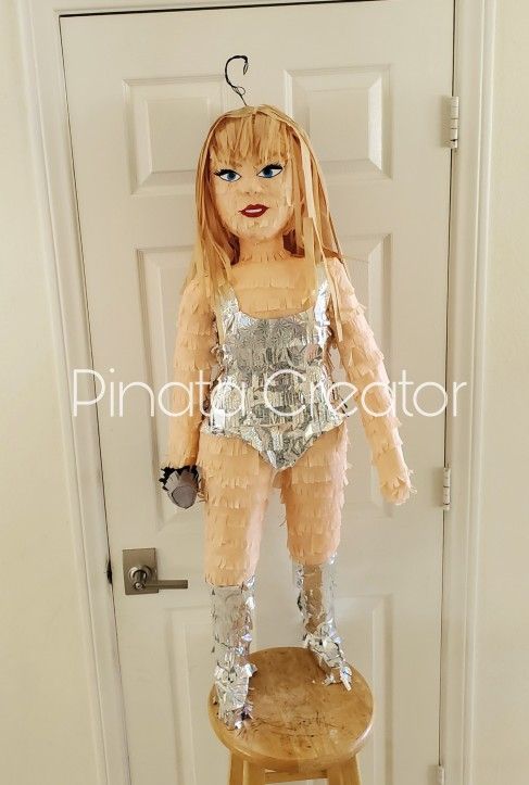 Taylor Swift Pinata