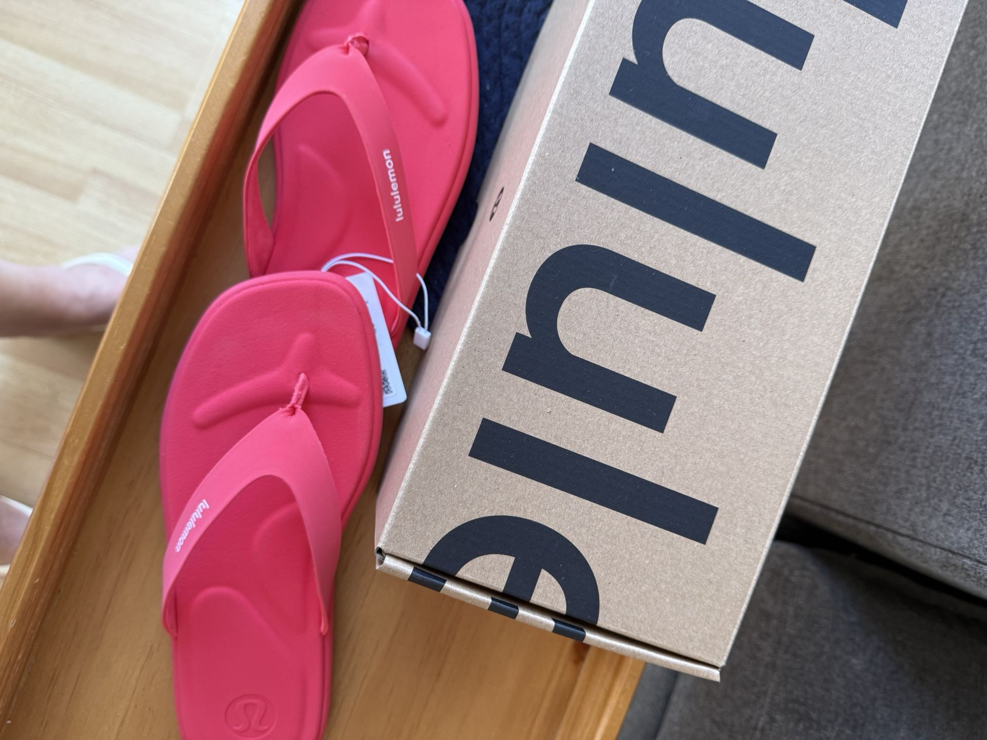 Lululemon Restfeel Flip-flop Sandals Sz 8