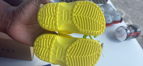 Kids crocs size 5c