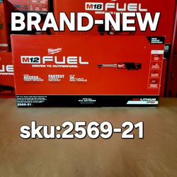 Milwaukee M12 FUEL 12V Lithium-Ion Brushless Cordless 3/8 in. Extended Reach High Speed Ratchet Kit