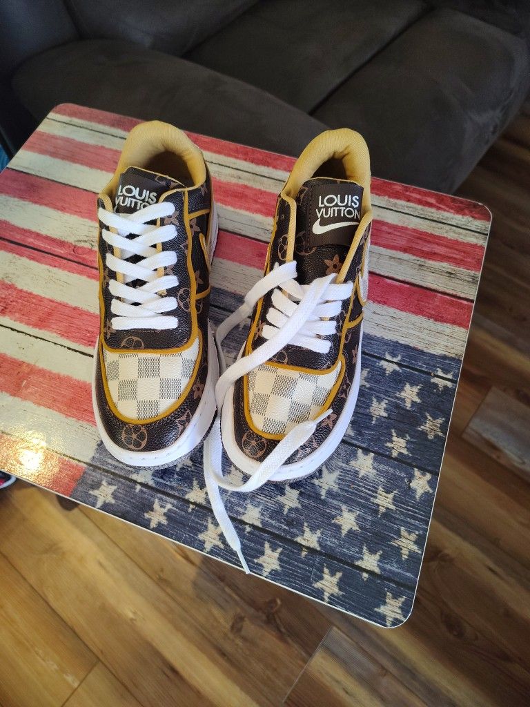Women's Louis Vuitton (Size 9)