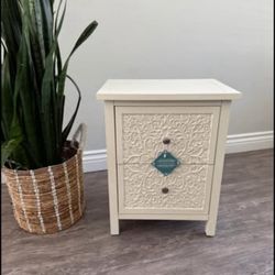 Farmhouse Fully-Assembled Nightstand with 2-Drawer, Flower Motif End Table for Small Spaces, French