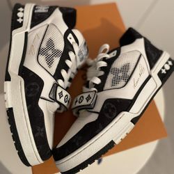 be Louis Vuitton trainer sneakers.