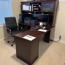 Executive L-Shaped Desk With Hutch