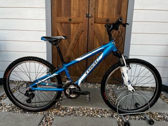 Trek MT220 Mountain Bike
