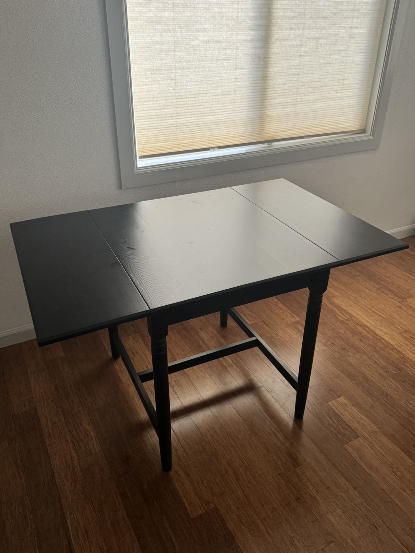 Drop-leaf Table (folding ends)