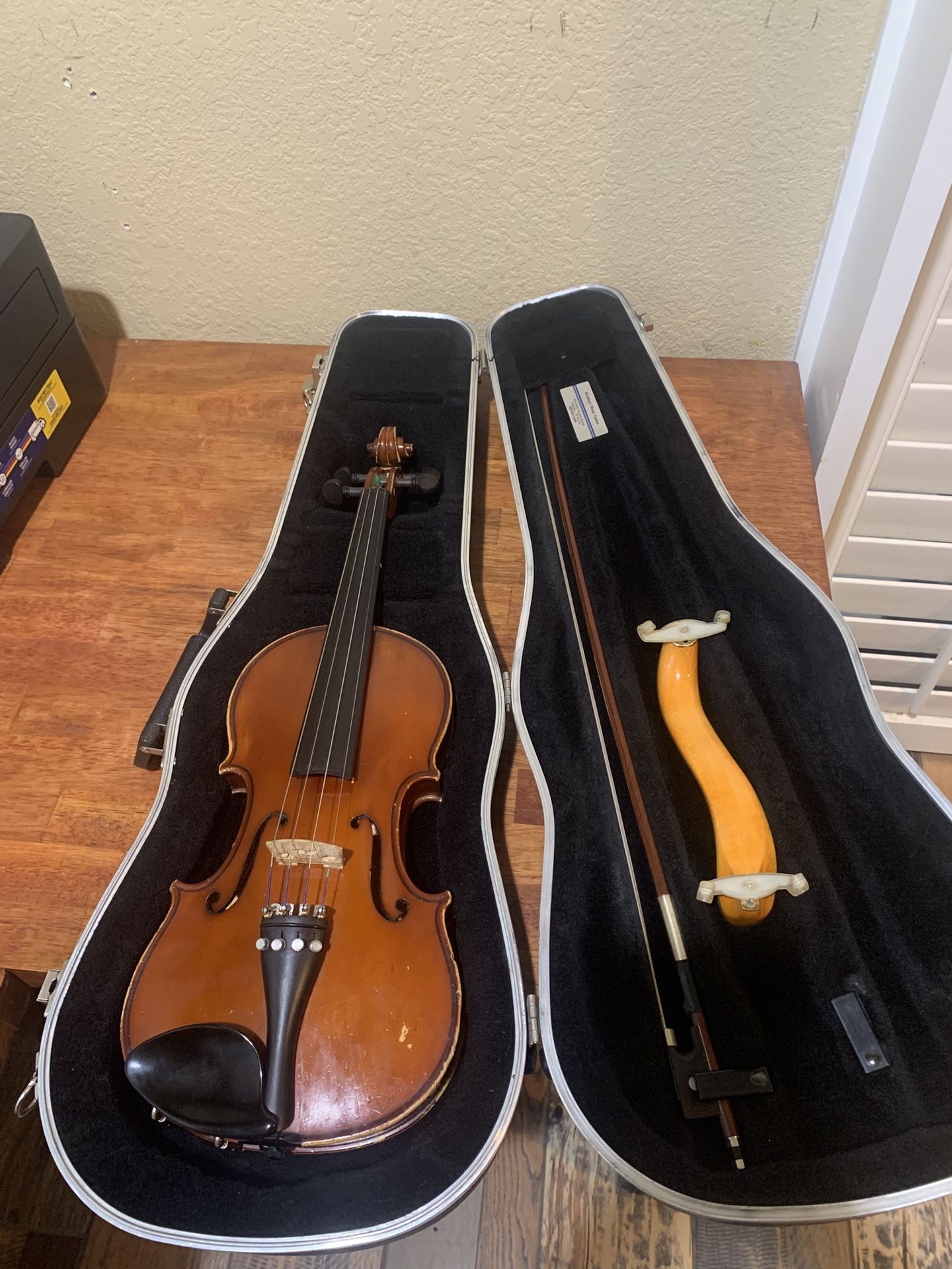 3/4 Violin, Violin Bow, Shoulder Rest, And Case