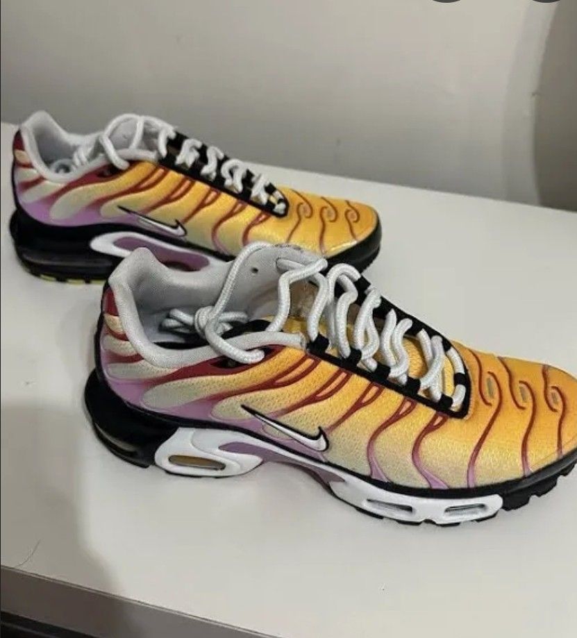 Size 9- Nike Air Max Plus Laser Orange Fuchsia