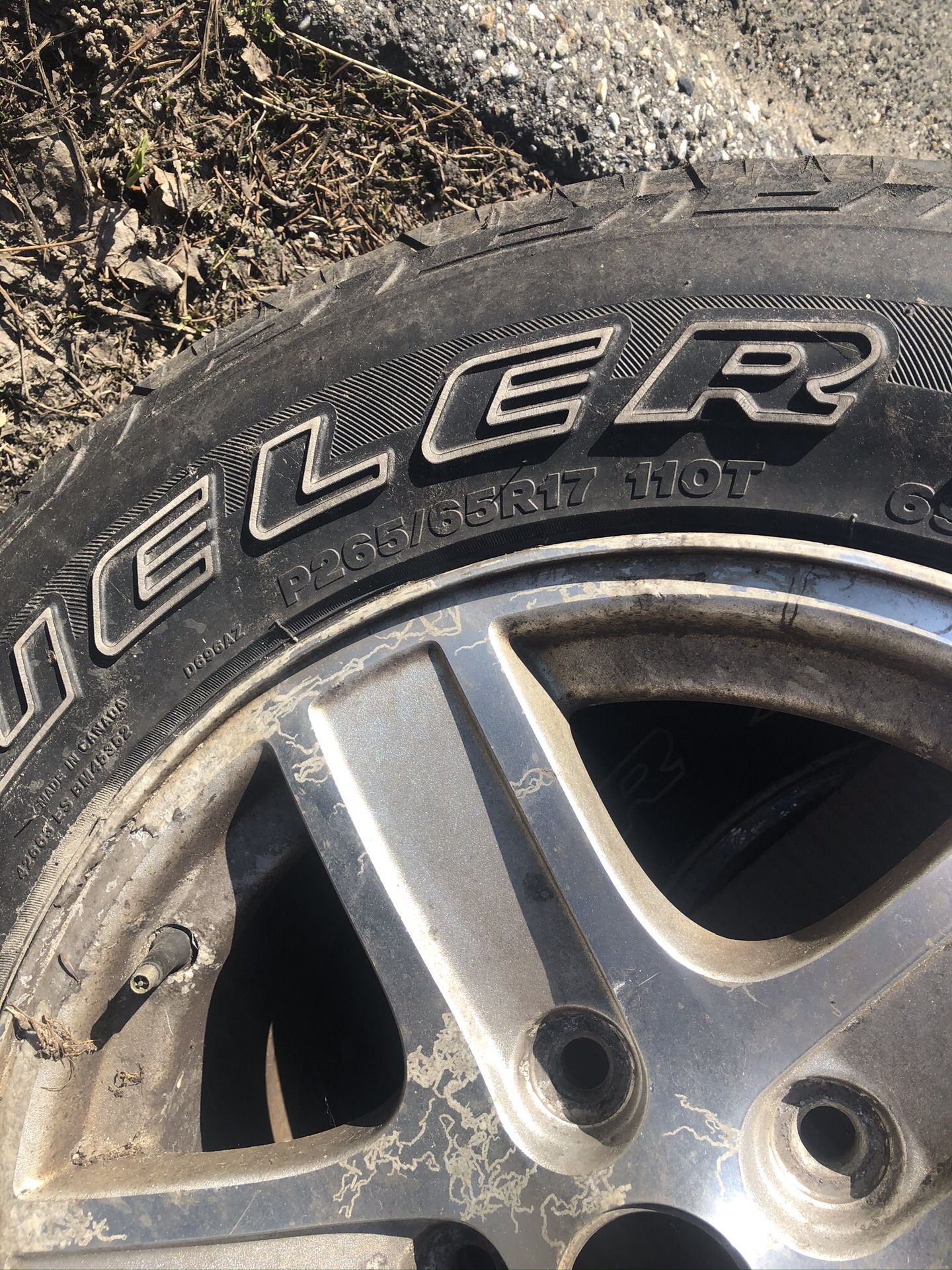 P265/65R17 and Dodge Durango Rims SET OF 4 tires with rims