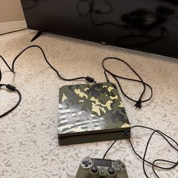 PlayStation 4 Slim 1TB Call of Duty WWII Edition + Controller + Game