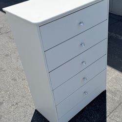 New Chest Five Drawer Dressers!