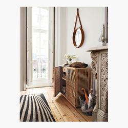 Cabinet: Plates, Glasses & Wine.