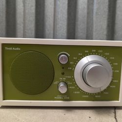 Tivoli AM/FM Radio 