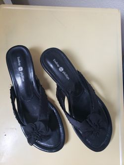 Lindsay Phillips Sandals Size 9