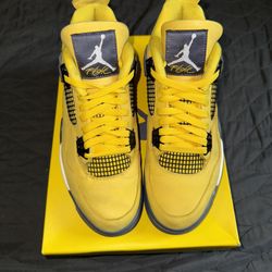 Jordan Retro 4 “ Yellow Lighting “