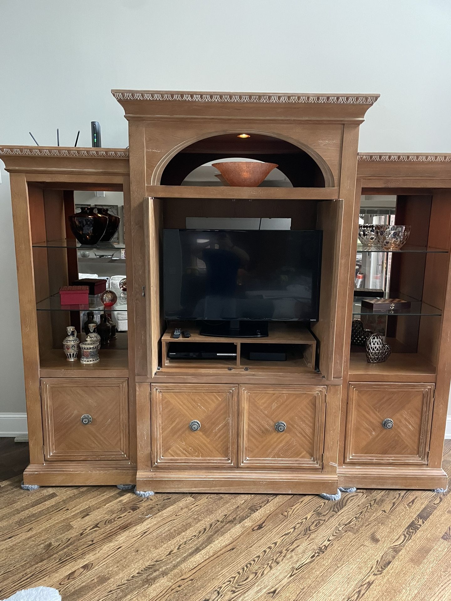 Stunning Drexel Heritage Entertainment Center for Sale in Arlington Heights IL OfferUp