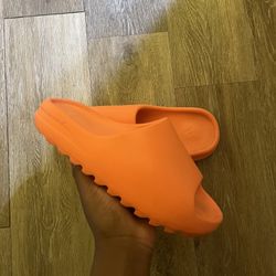 Yeezy slide Enflame Orange 