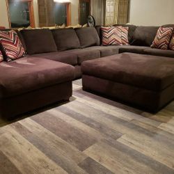 Large Wrap Around Sectional Couch “WE DELIVER”