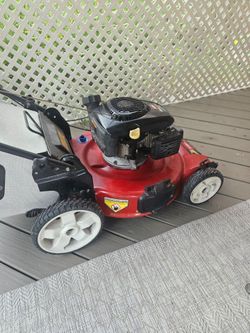 Toro 22 inch Recycler Self Propelled 6.75hp mower w/bag....$300
