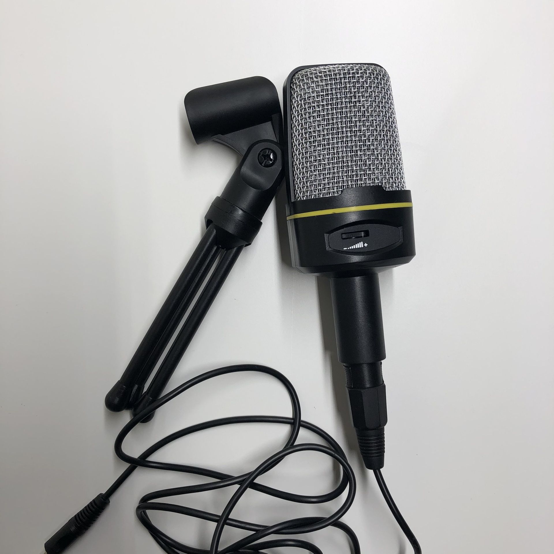 Handheld Wired Microphone With Tripod
