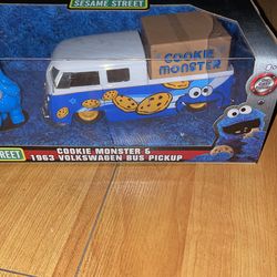 Jada toys Cookie Monster & 1963 Volkswagen Bus Pickup