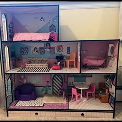 Large Barbie Dollhouse W Accessories 