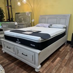 Larksmont Queen Platform Bed