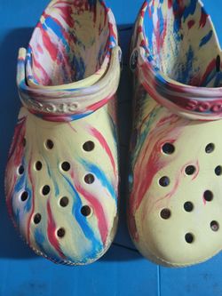 Crocs Classic Clogs Marbled Swirl Pattern sz.8 $20.00
