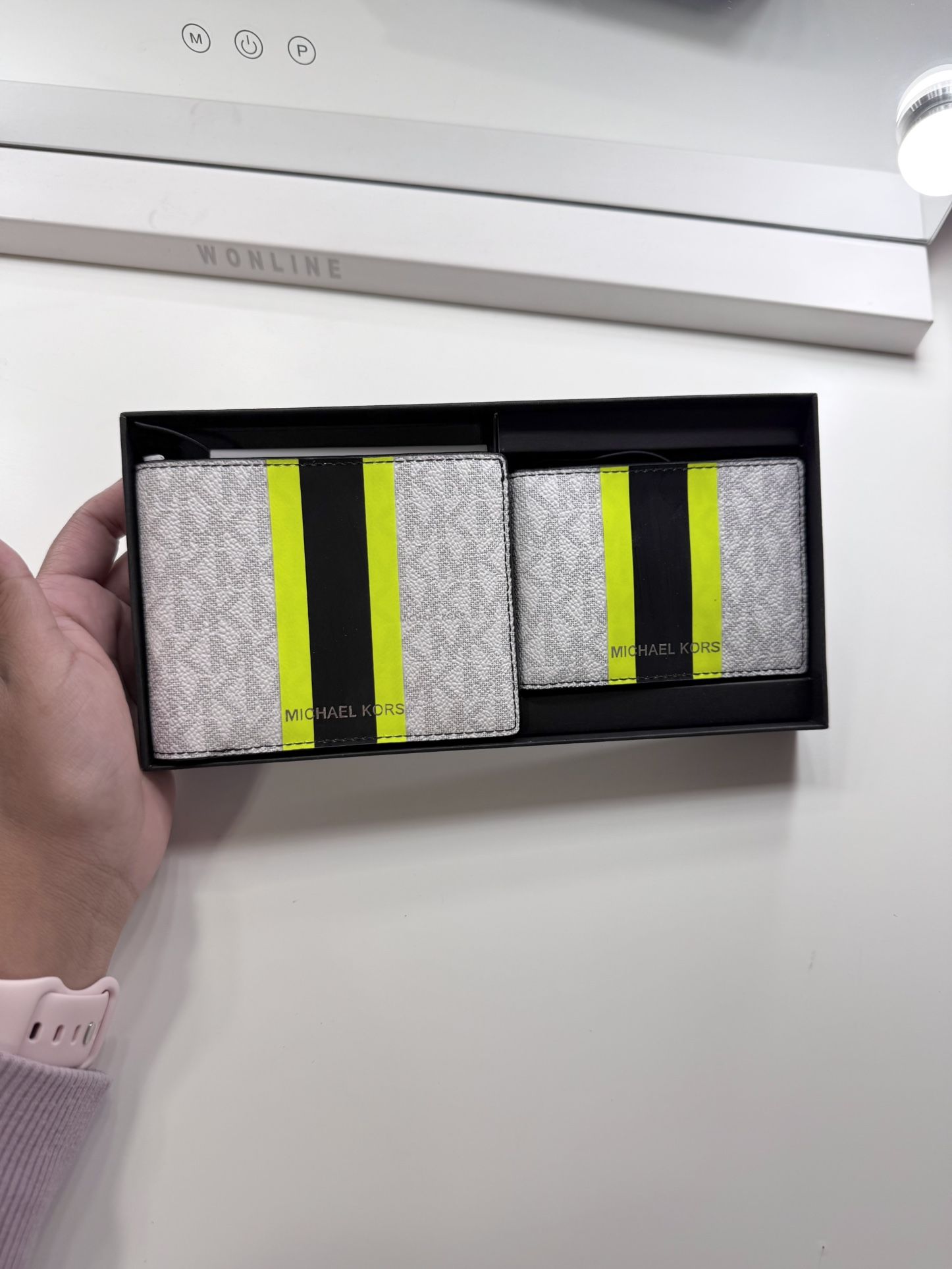 Michael Kors Billfold Wallet Box Set White With Neon Green Logo