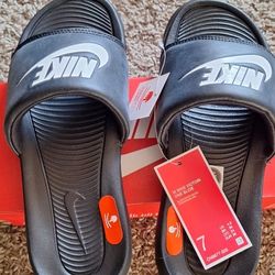 Size 7 Nike Slides