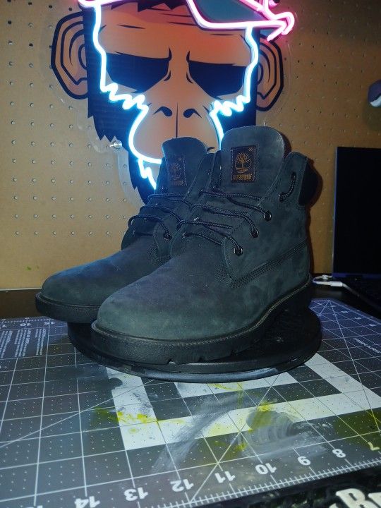 Black swayed timberlands