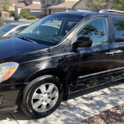 2008 Hyundai Entourage