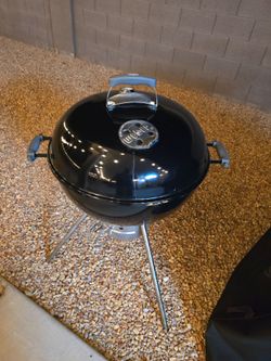 Weber Master-Touch 22 in. Charcoal Grill in Black with Built-In Thermometer