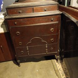 Vintage  Chester Drawer For Sale 