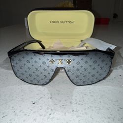Louis Vuitton LV Waimea Mask sunglasses 