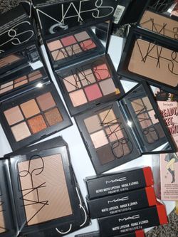 high-end makeup bundle