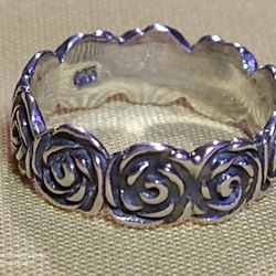 STERLING SILVER ROSE MOTIF RING. SIZE 7- 7.5. (R-11264)