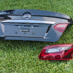 2016-2018 Nissan Altima SR Trunk Lid
