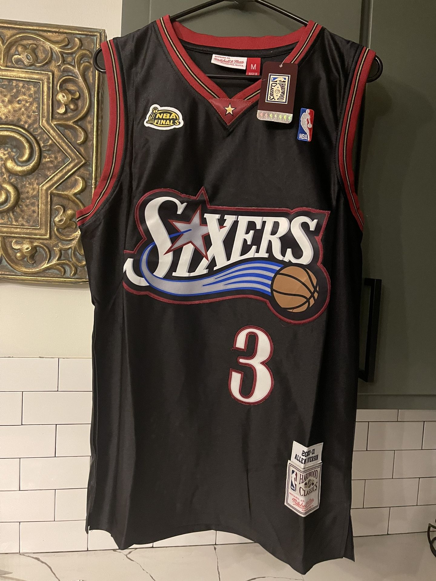 Men’s Vintage Allen Iverson 76ers Jersey Size M.