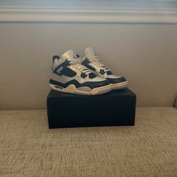 Jordan 4 retro pure platinum/metallic gold