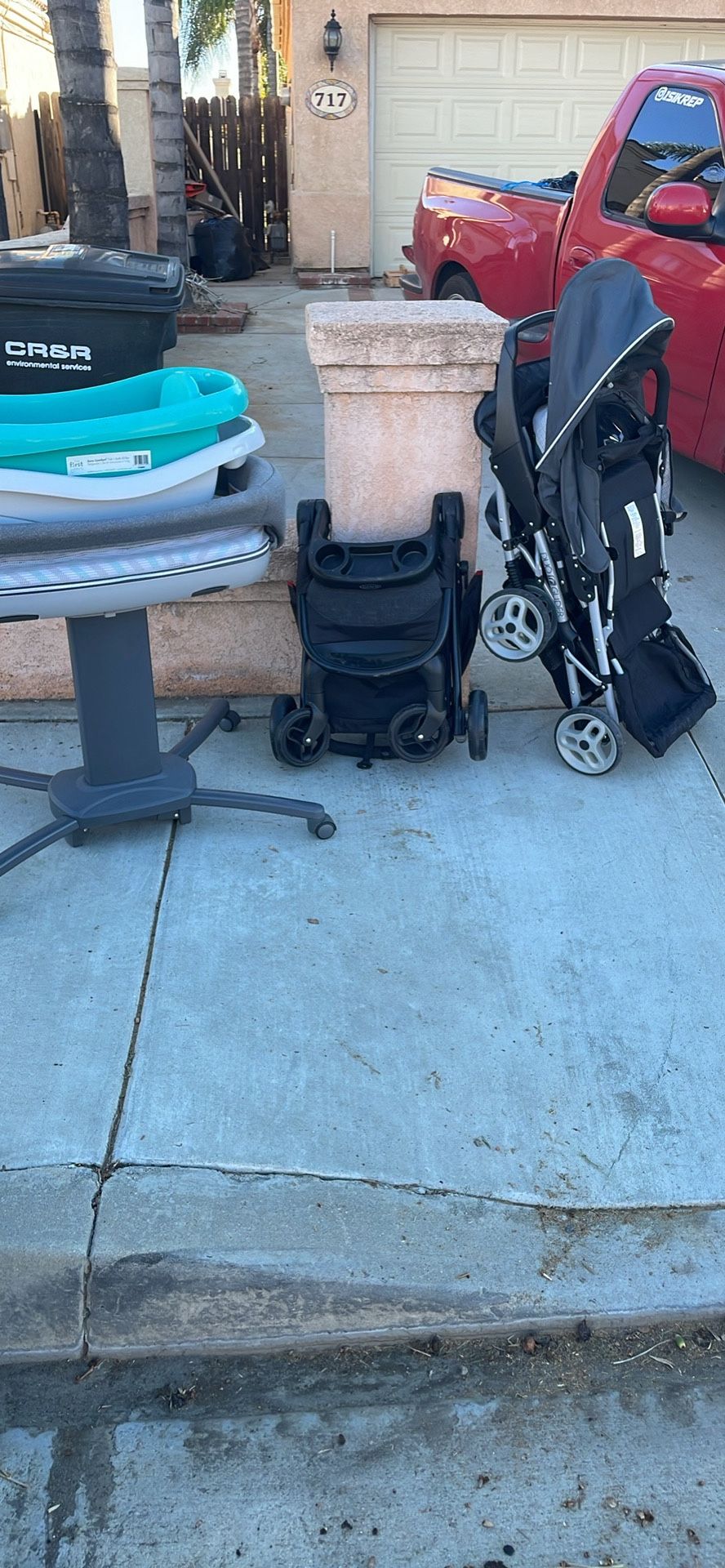 FREE STROLLERS AND BABY BED IN PERRIS PICK UP 