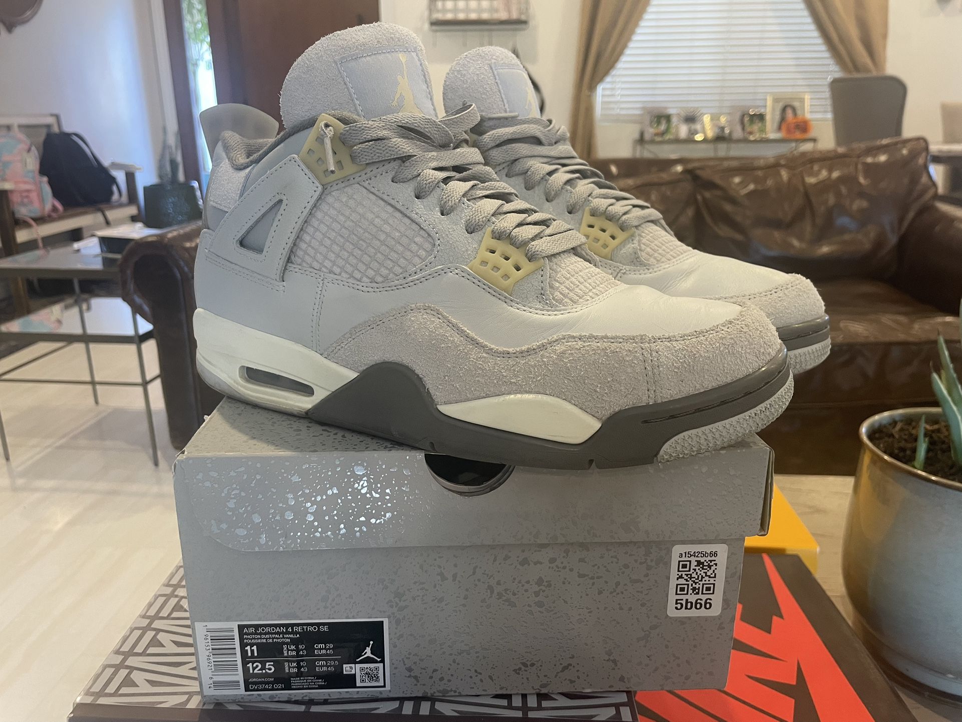 Air Jordan 4 Retro SE Craft Photon Dust