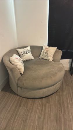 Swivel couch/chair