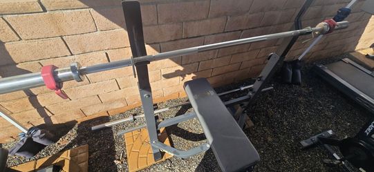 Body champ Olympic Weight Bench with 45lb bar