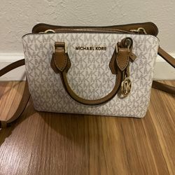 Micheal Kors Purse