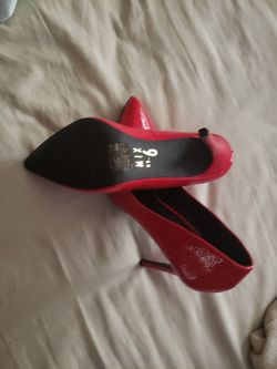 Red heel size 9