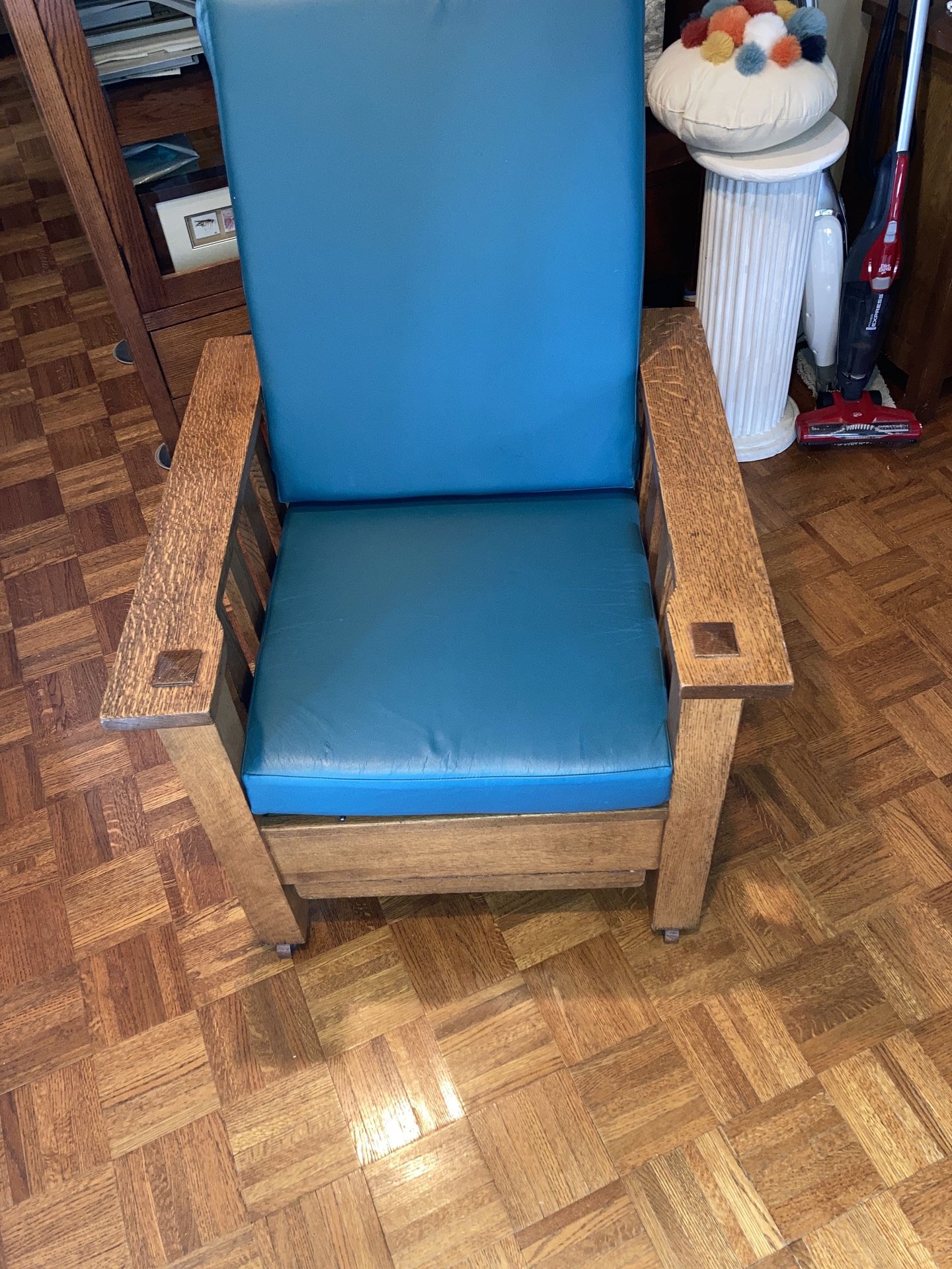 Vintage Reclining Chair With Foot Rest 